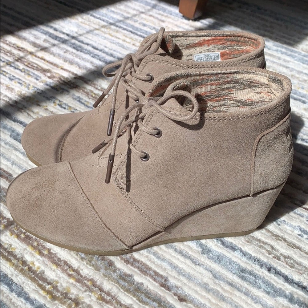 Toms Desert Wedge Taupe Suede Bootie Sz 6.5